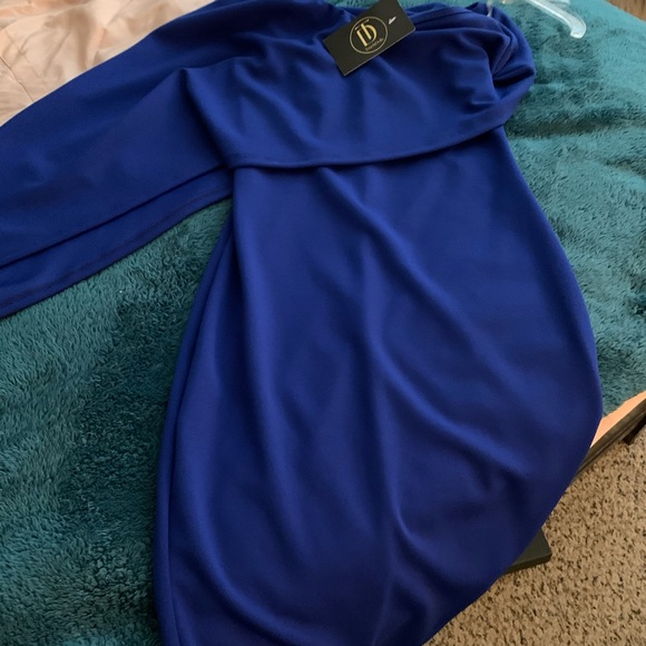 Off the shoulder Dress - Picture 2 of 3